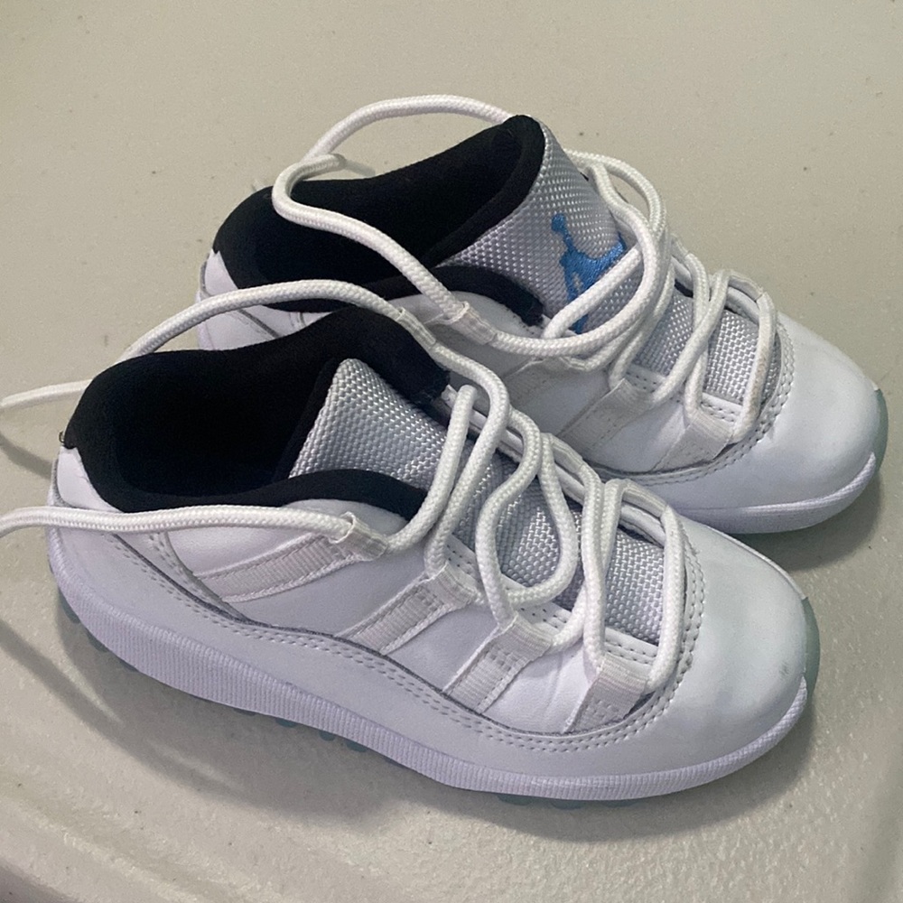 Jordan 11 Retro Low - Legend Blue, Toddler 9C (Like New)